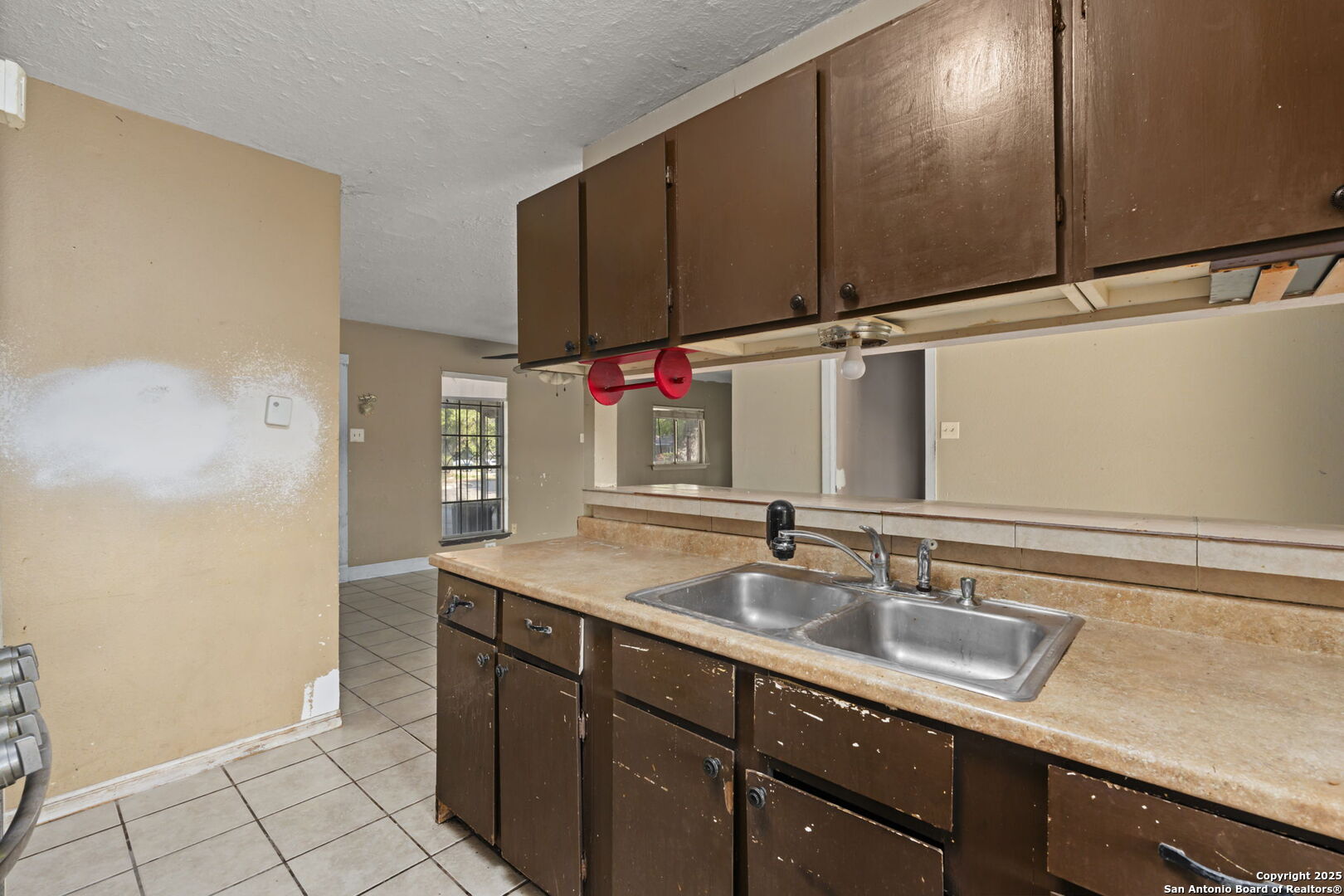 8806 Prairie Hill
