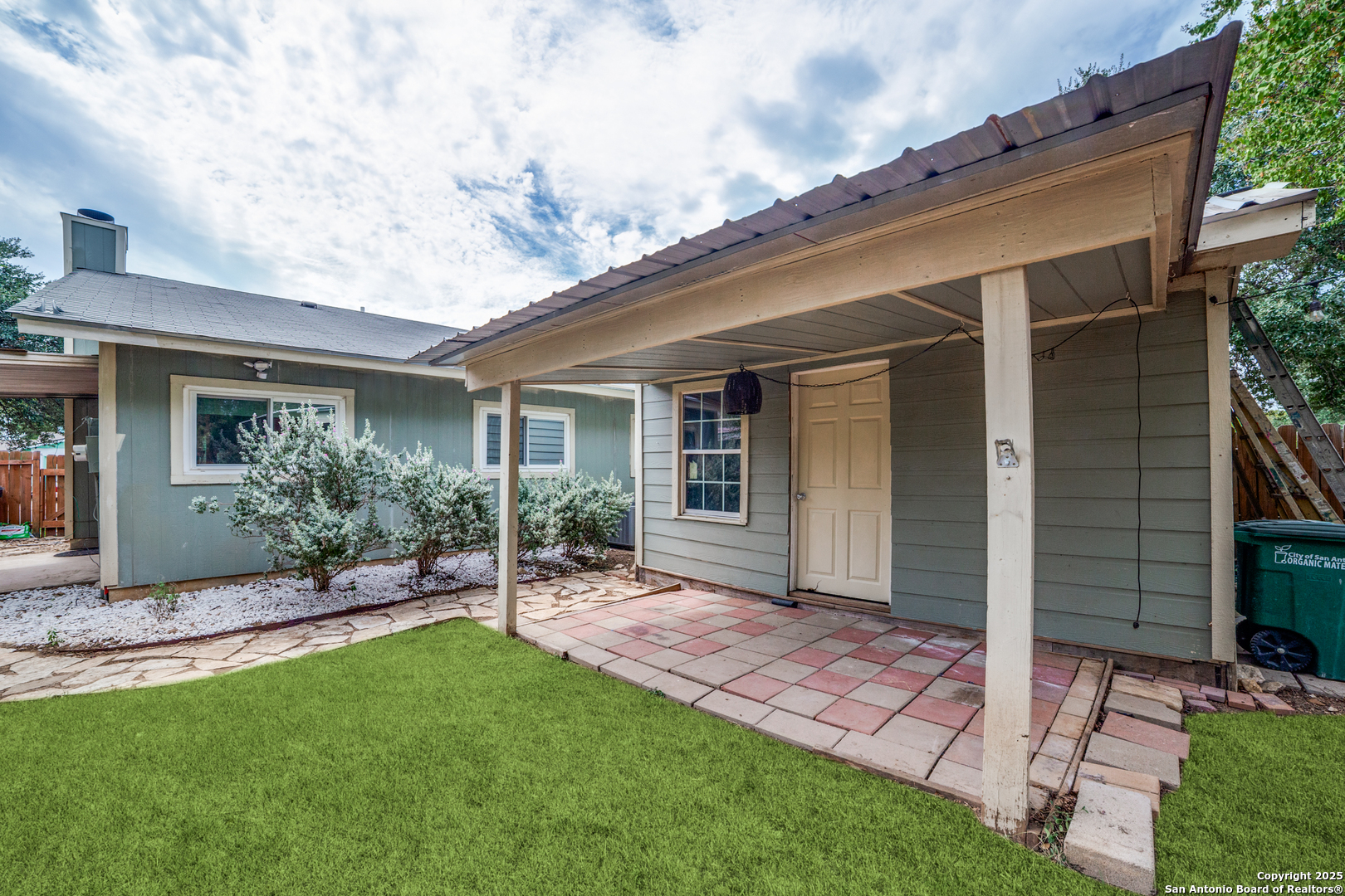 6775 Hickory Springs