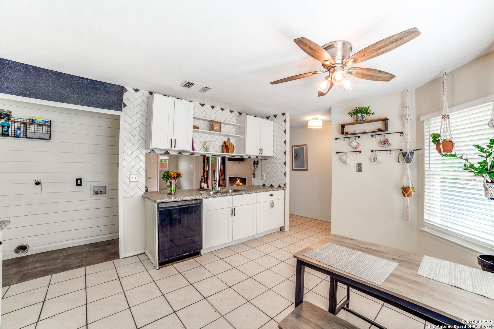 6775 Hickory Springs