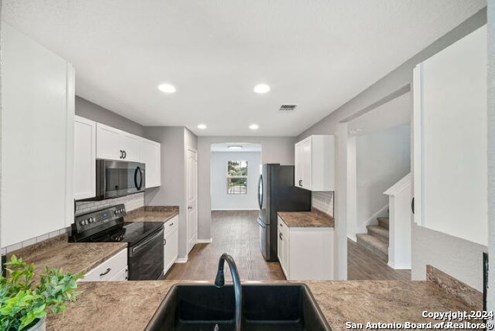 11423 BLACKMORE LEAP