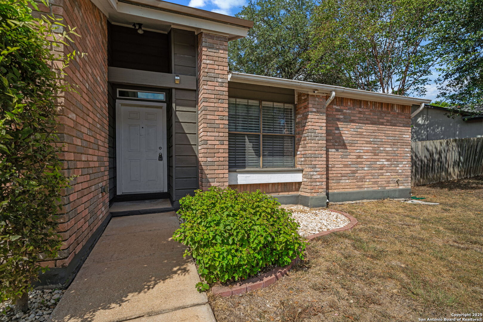 824 Garden Meadow