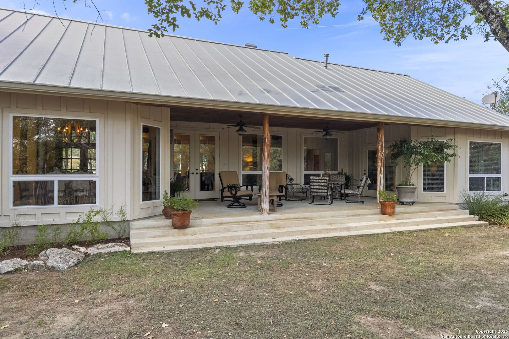 121 Saddle View