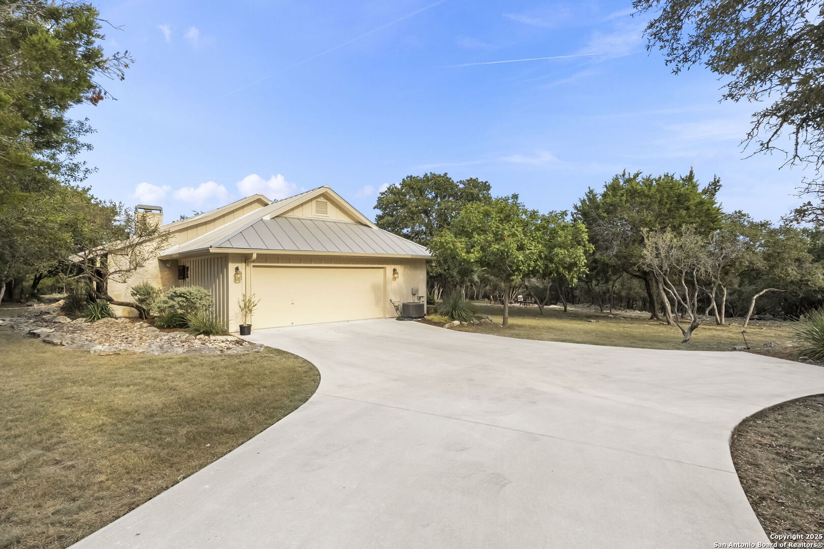 121 Saddle View