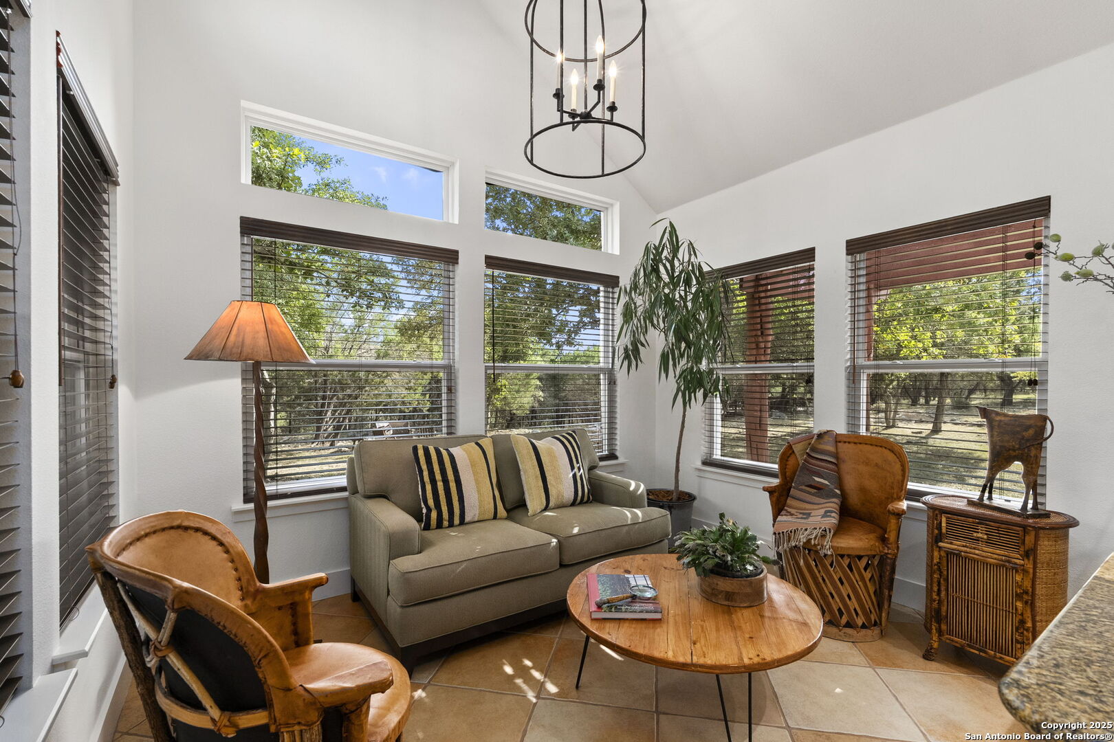 121 Saddle View