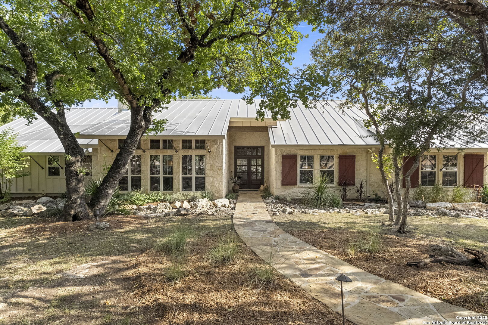 121 Saddle View