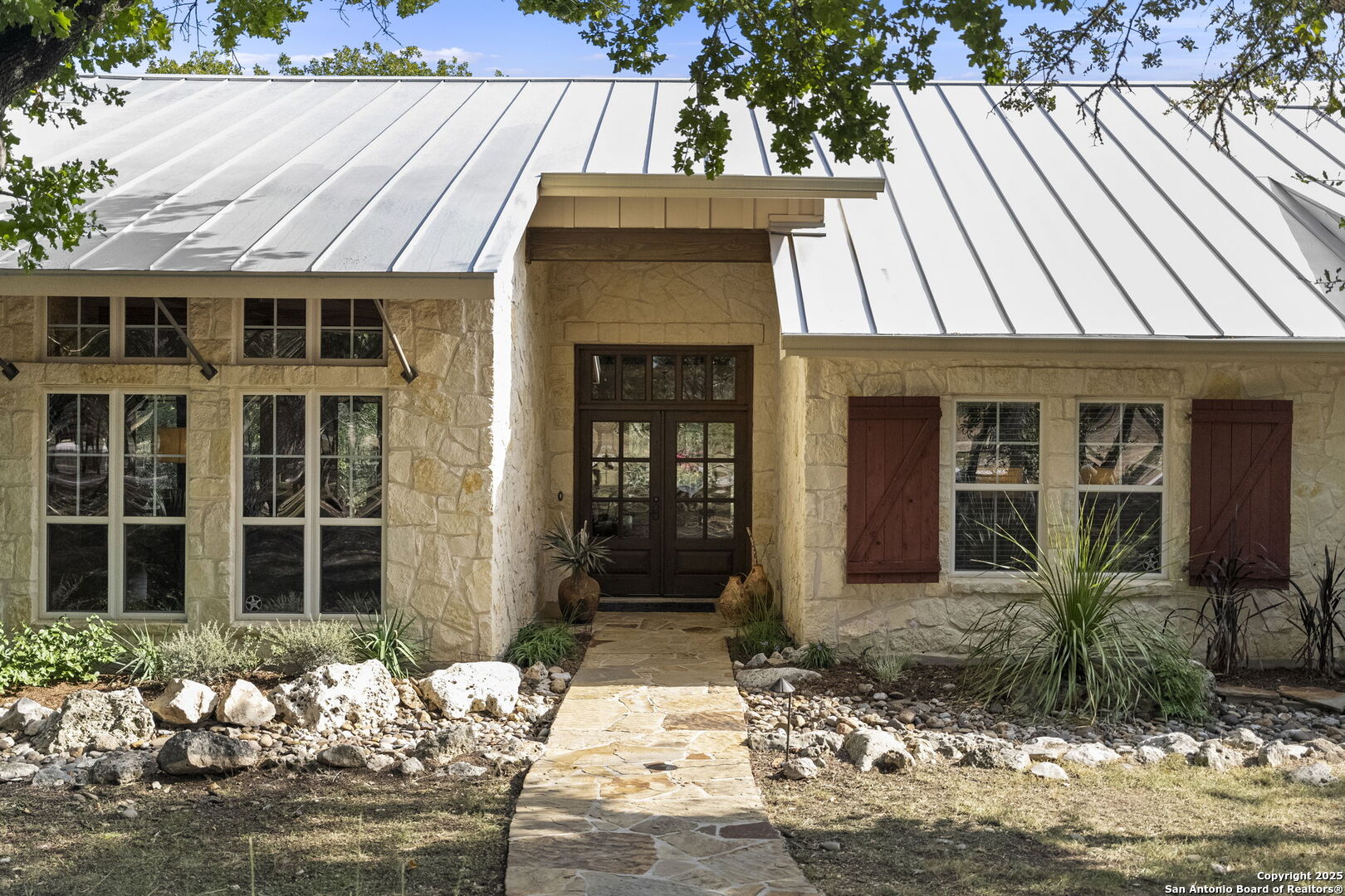 121 Saddle View