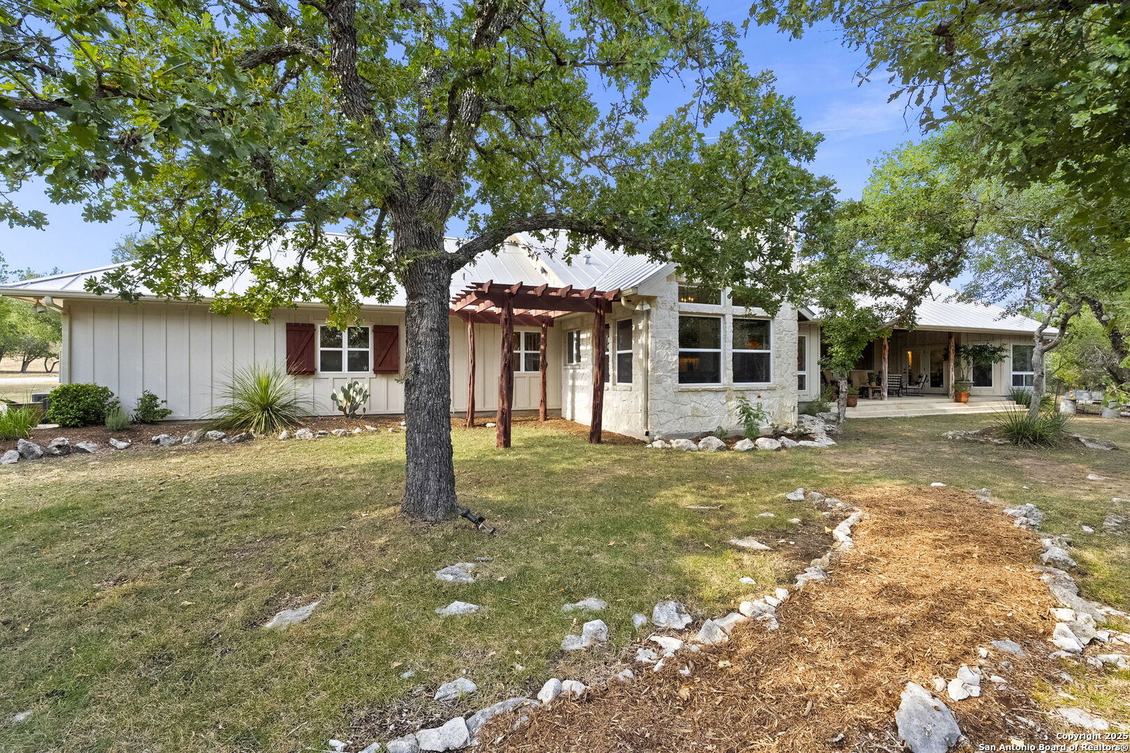 121 Saddle View