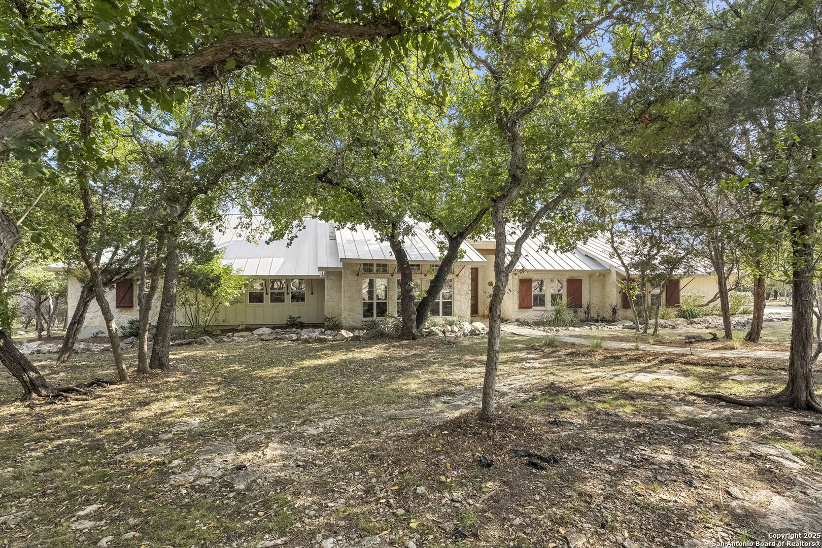 121 Saddle View