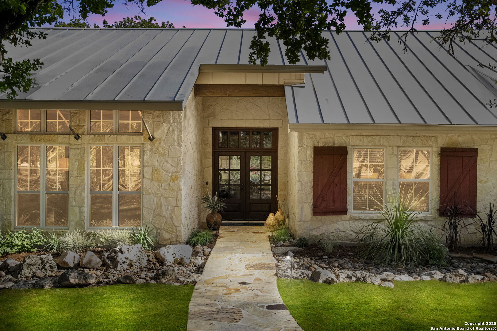 121 Saddle View