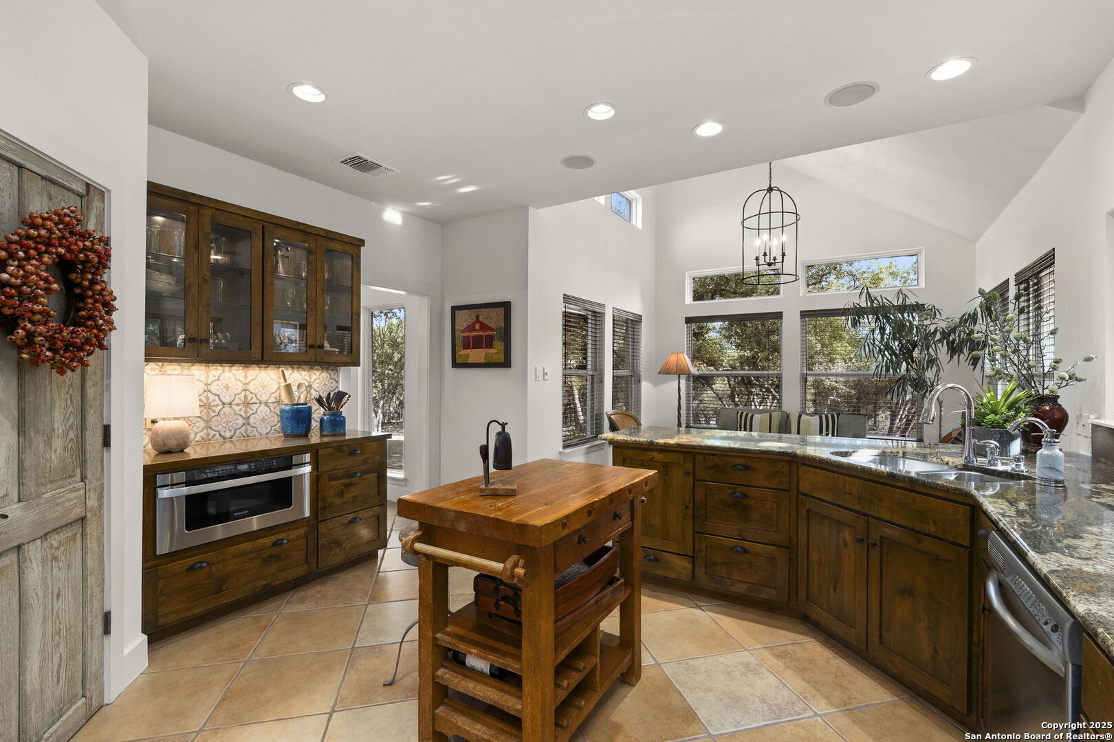 121 Saddle View