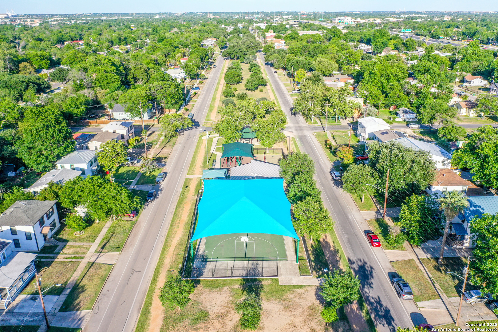 255 N Park Blvd