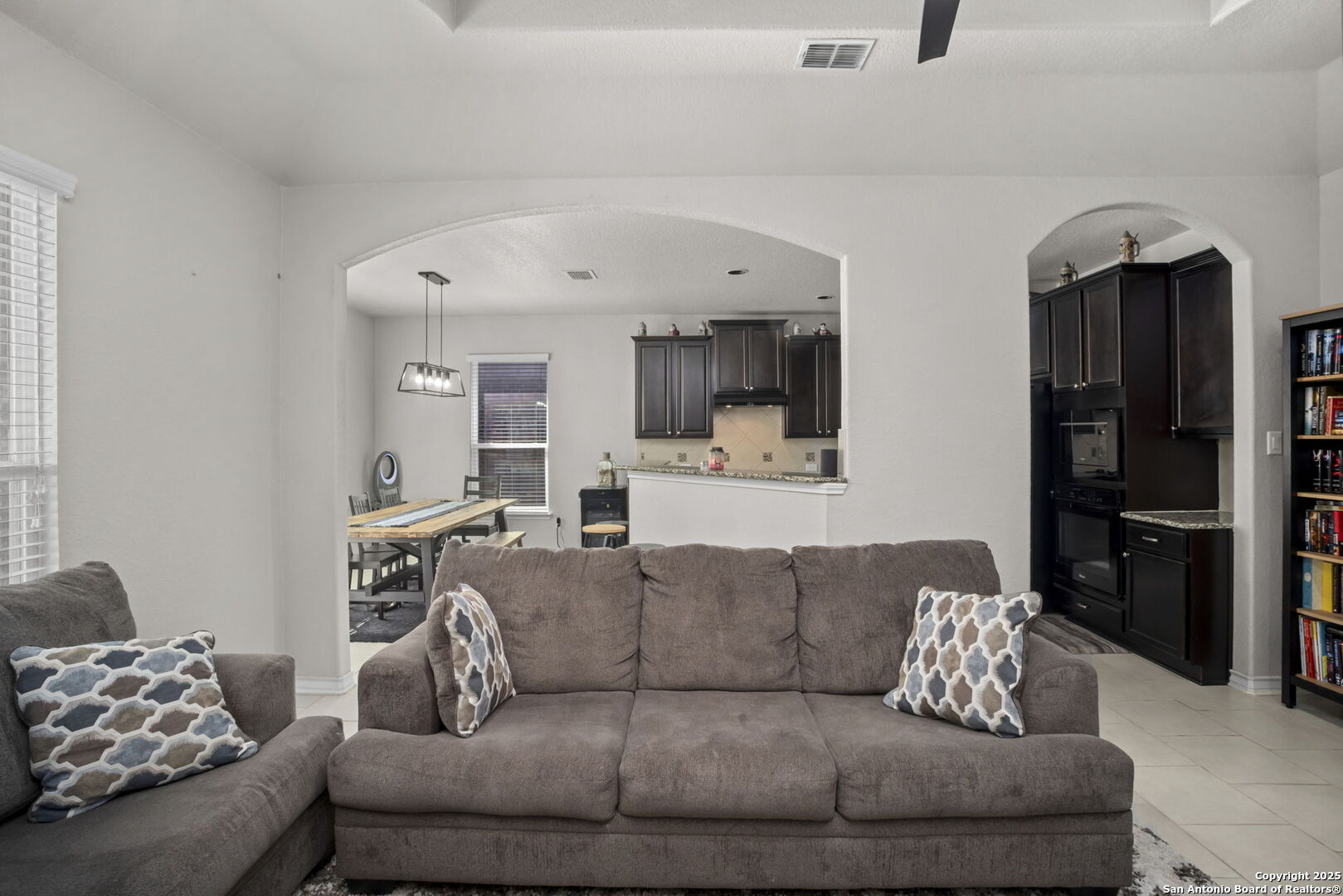 6318 Lowrie