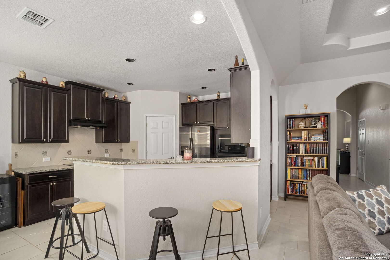 6318 Lowrie