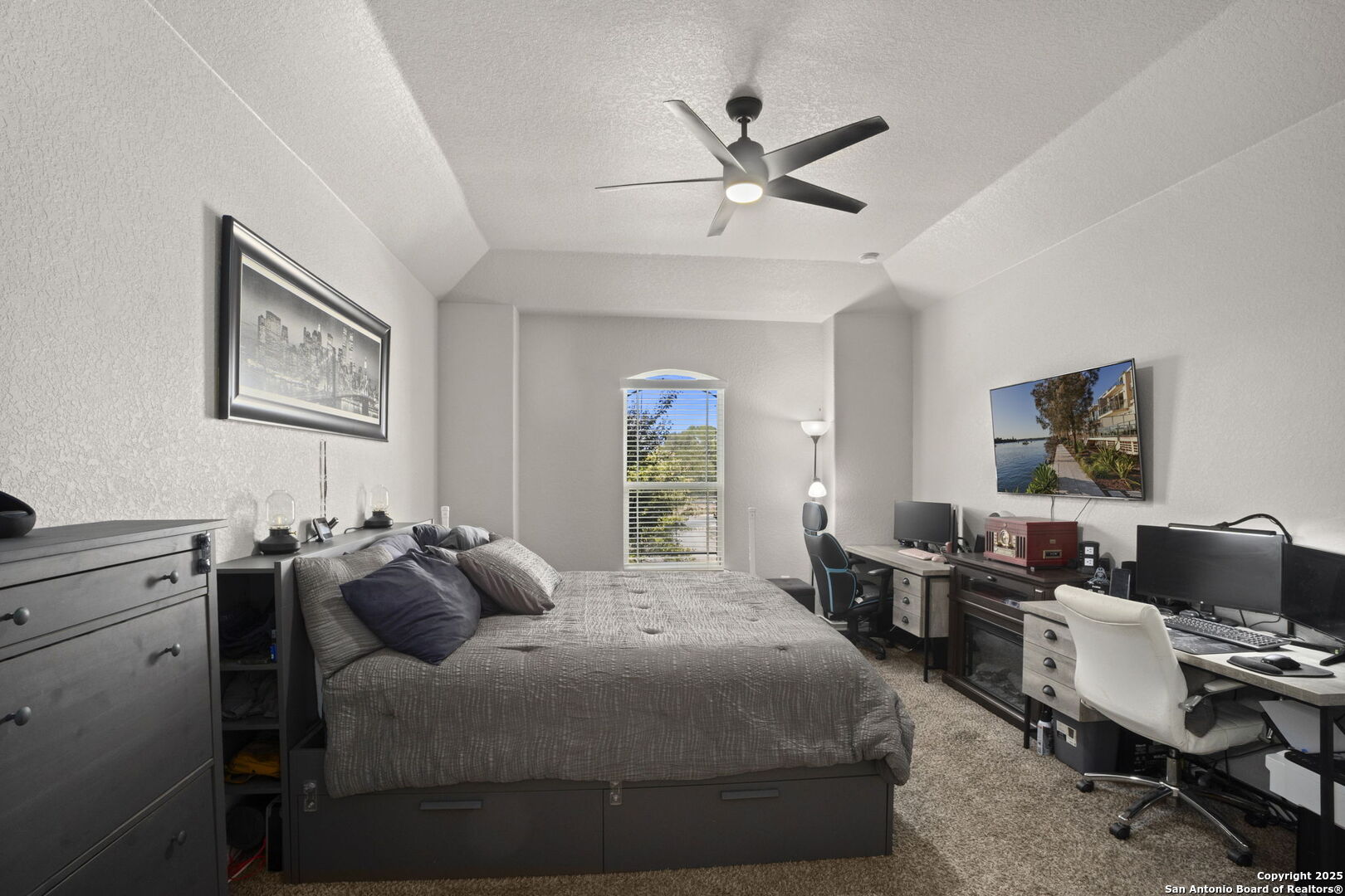 6318 Lowrie