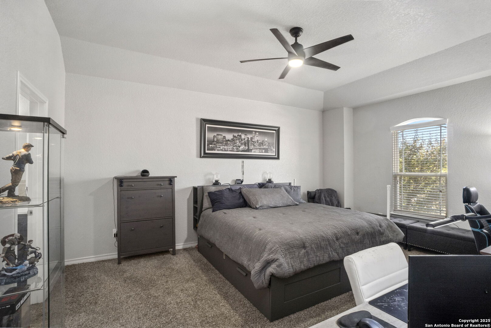 6318 Lowrie