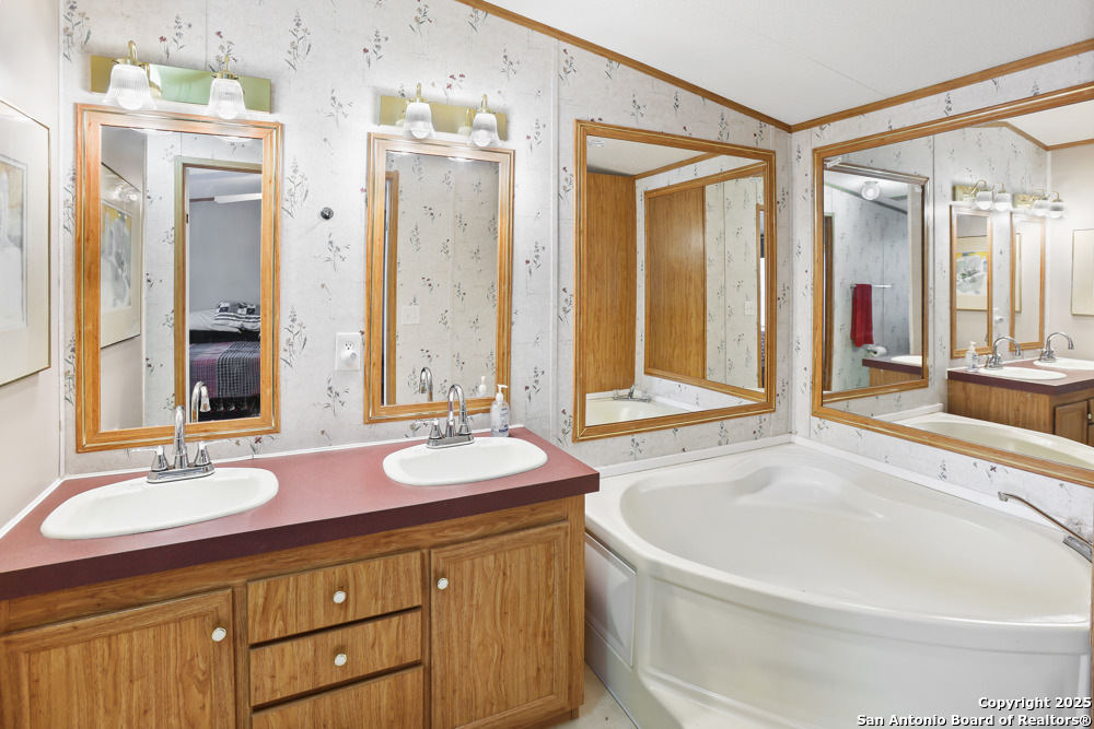 716 Lakeshore Drive South