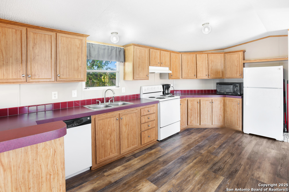 716 Lakeshore Drive South