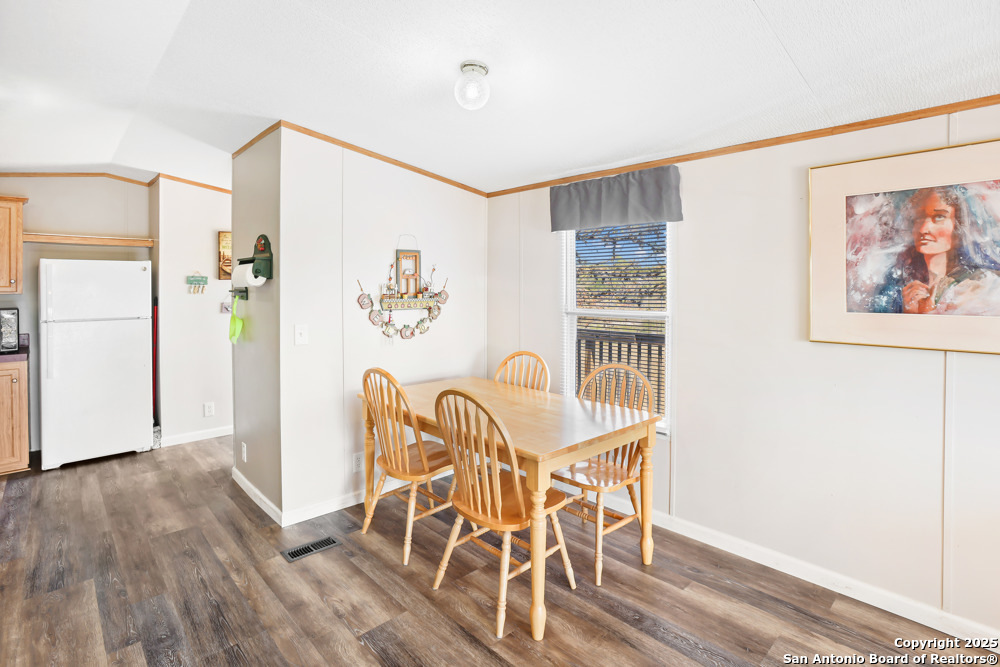 716 Lakeshore Drive South