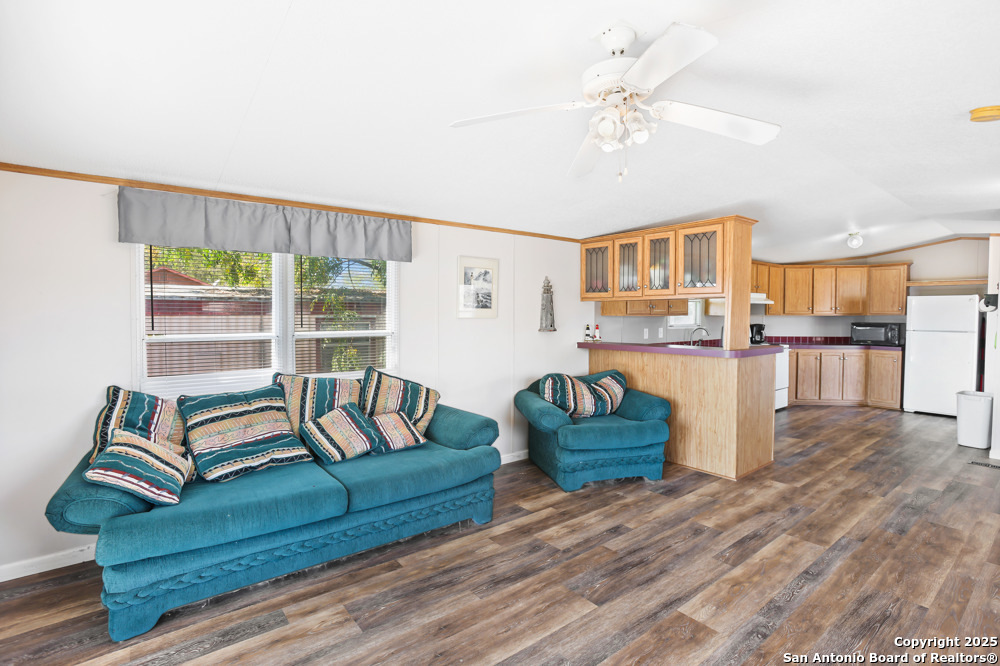 716 Lakeshore Drive South