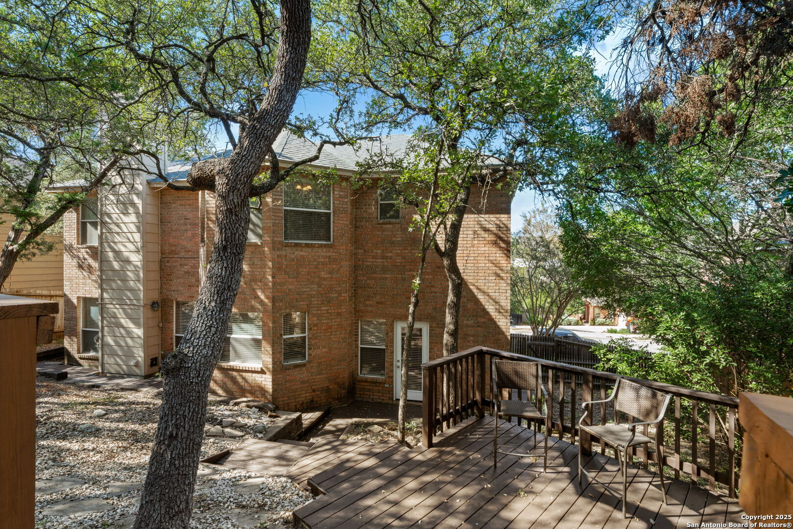6718 Grove Creek