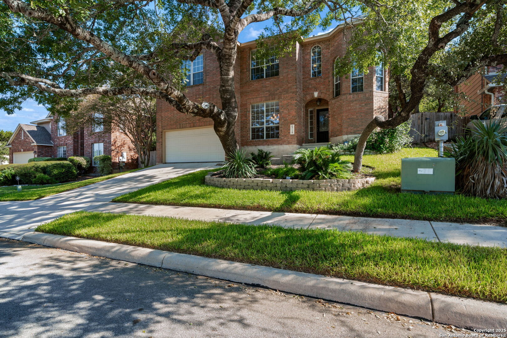 6718 Grove Creek