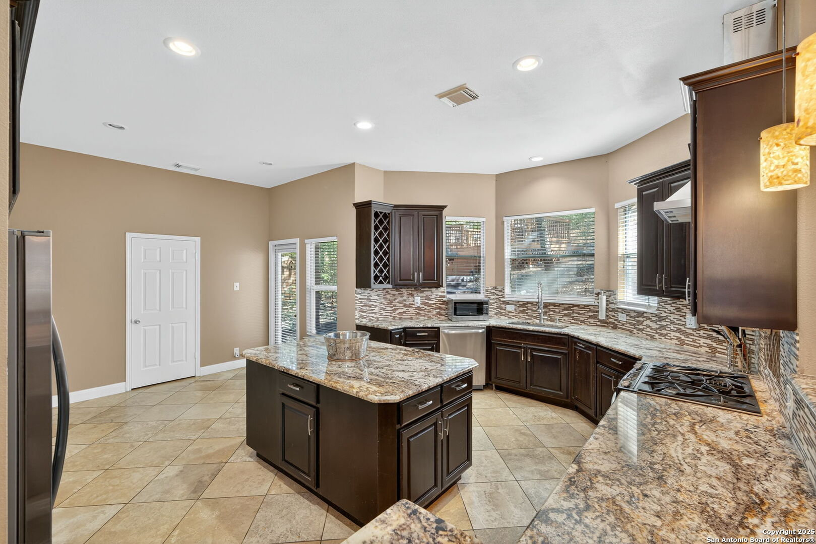 6718 Grove Creek