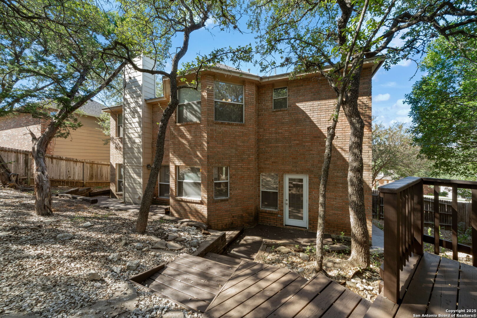 6718 Grove Creek