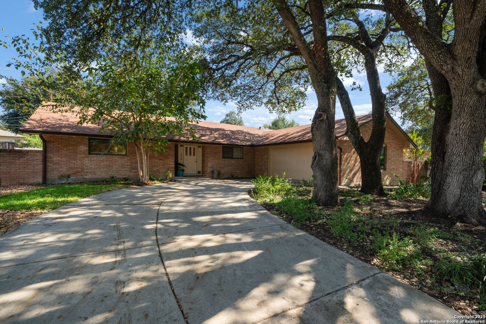 300 Towne Vue
