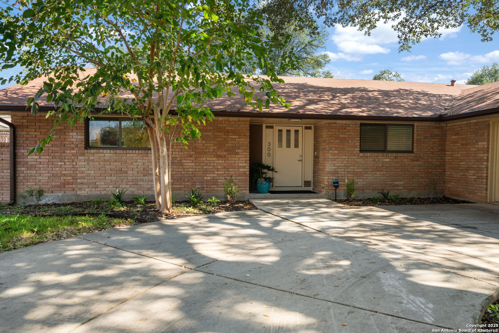 300 Towne Vue