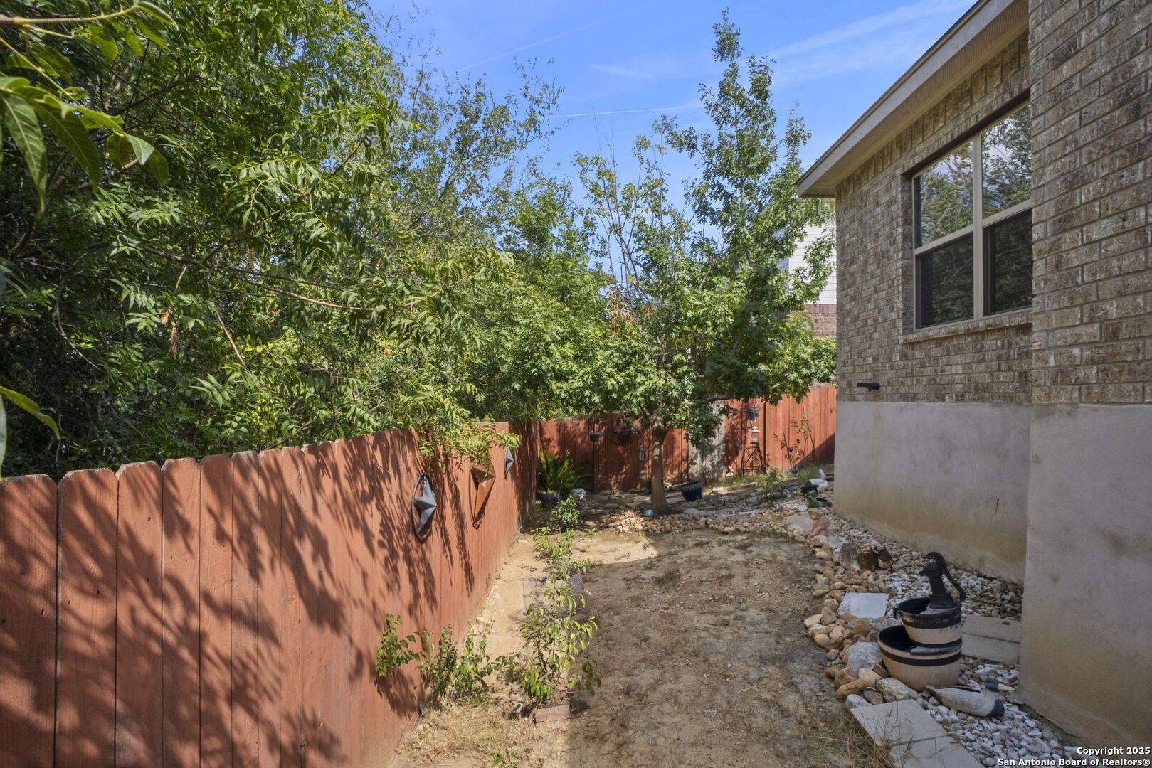 6247 Lowrie