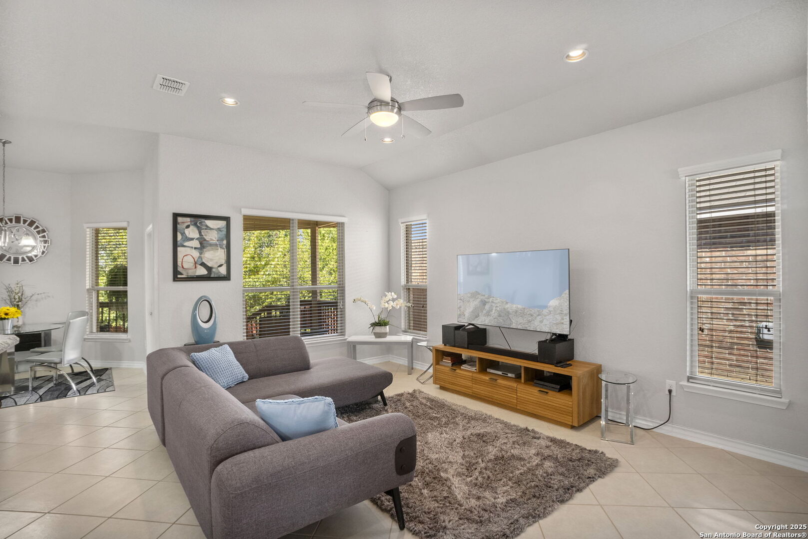 6247 Lowrie