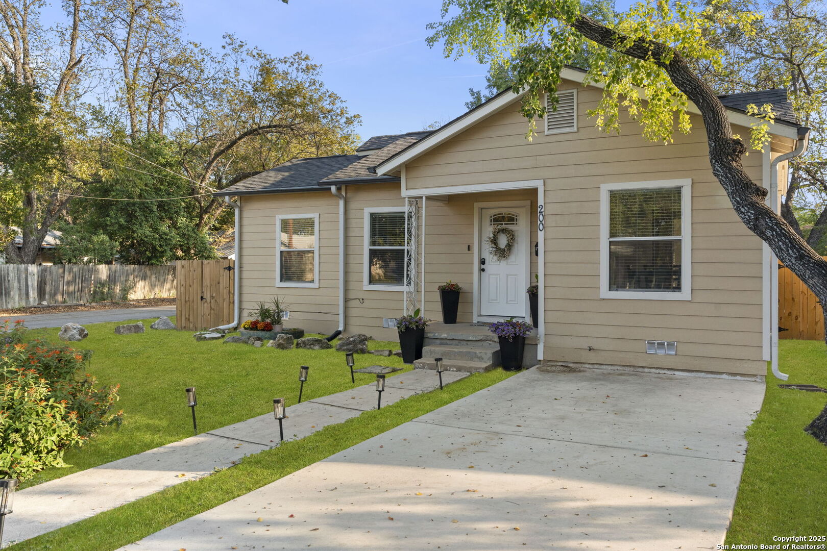 200 Frost St
