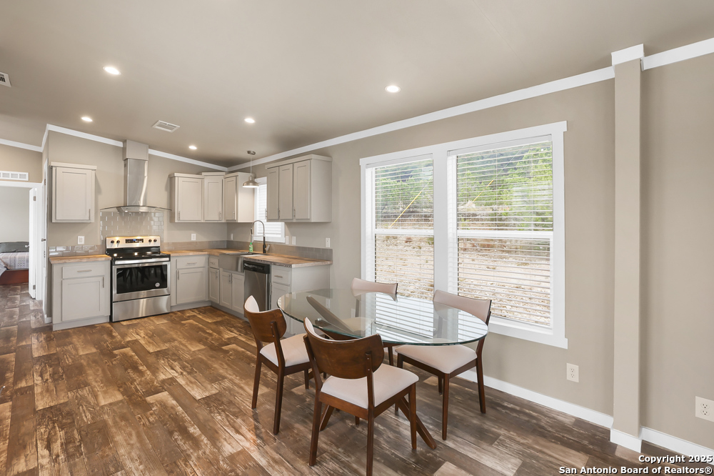 4207 Forest Trail