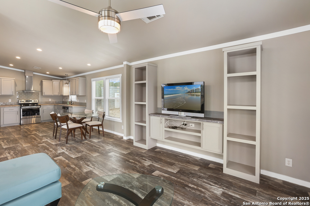 4207 Forest Trail