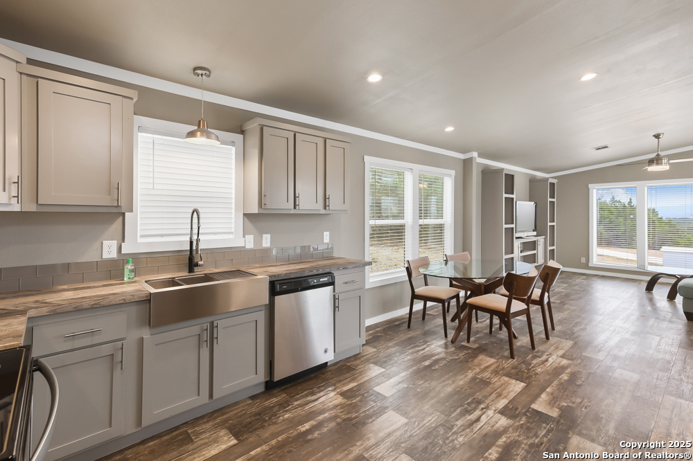 4207 Forest Trail