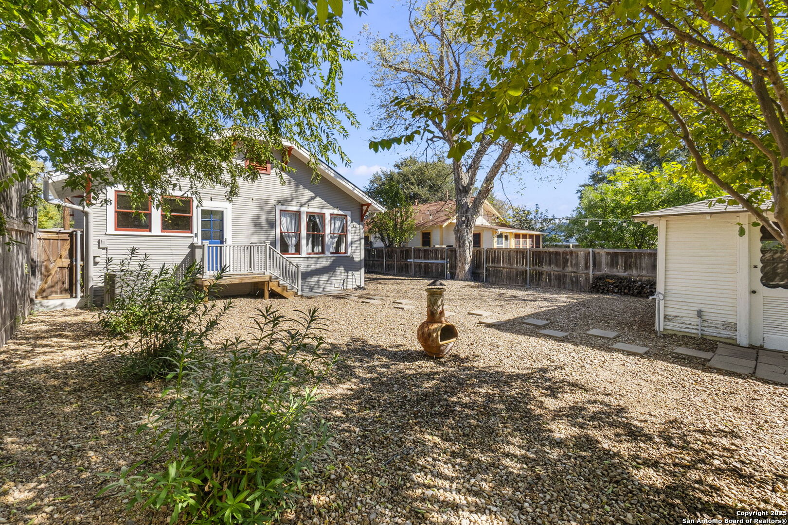 620 E Myrtle