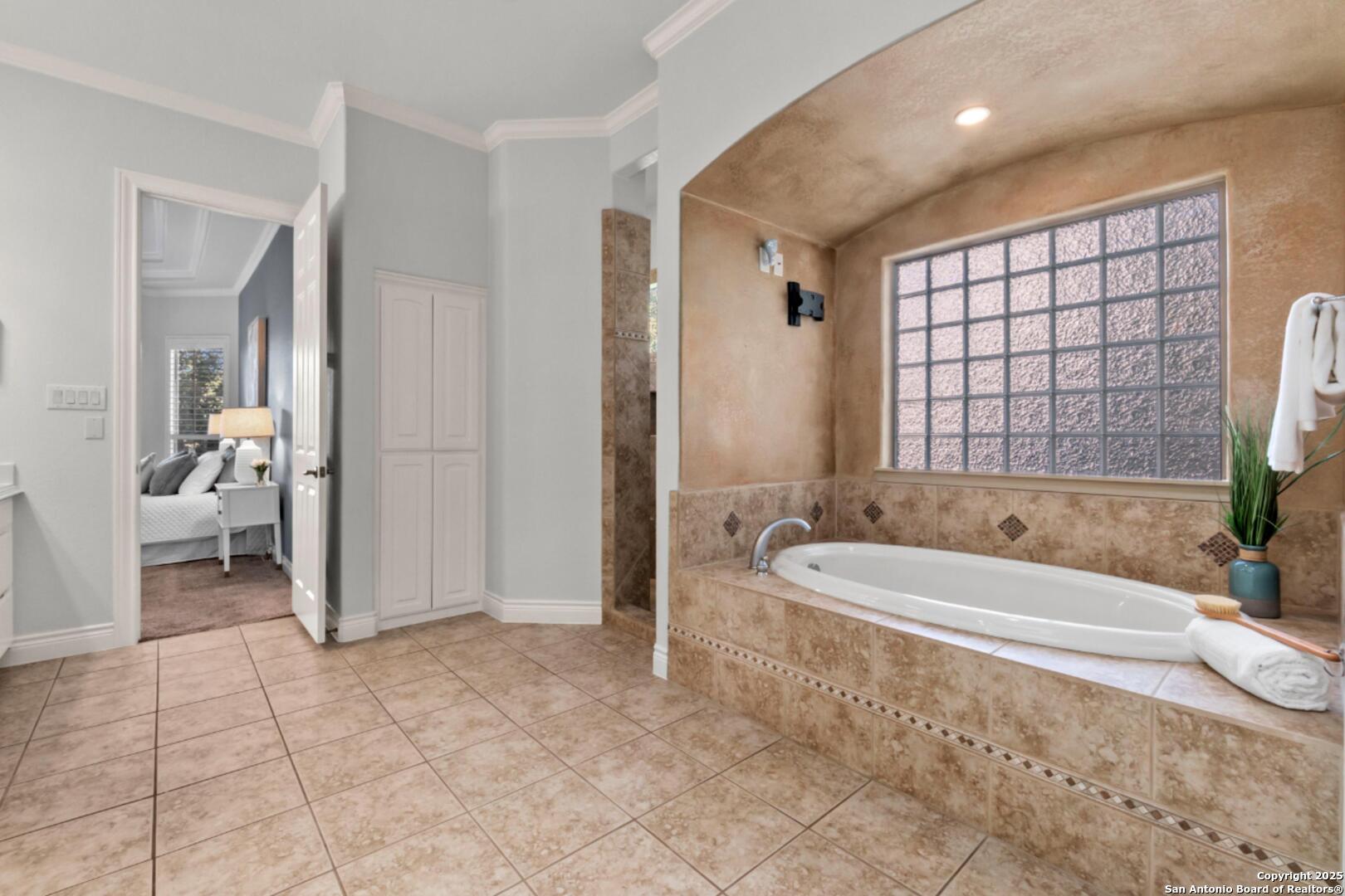 22415 Roan Forest