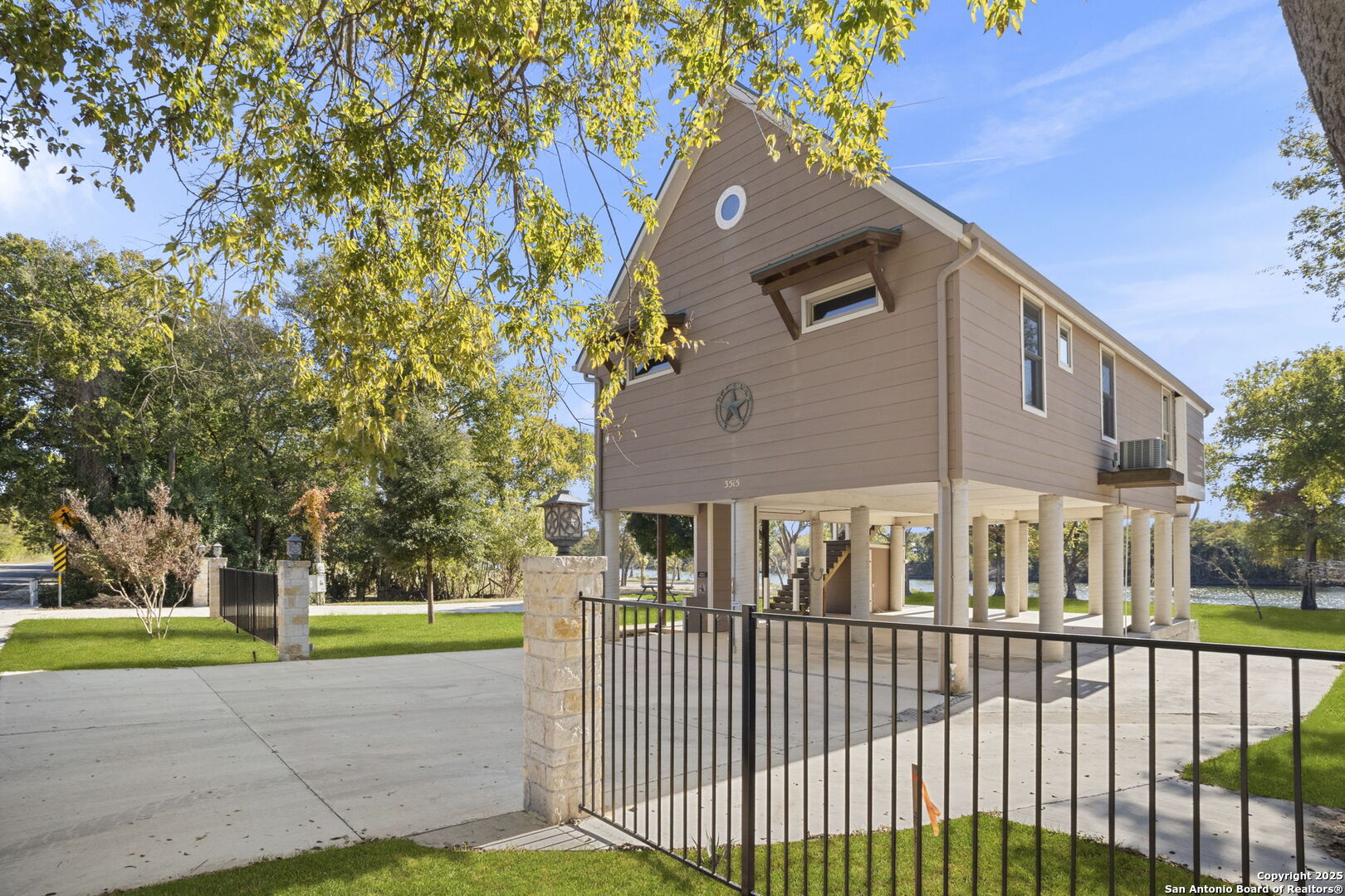 3615 Riverside Dr.