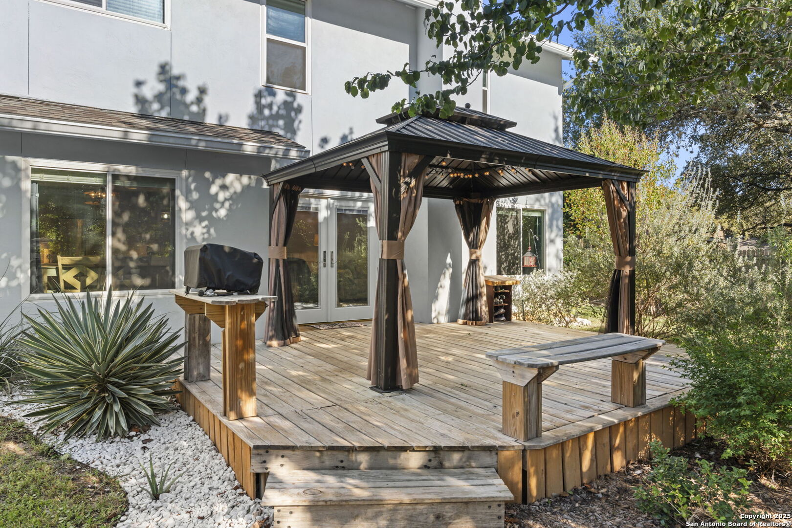 13735 Forest Rock