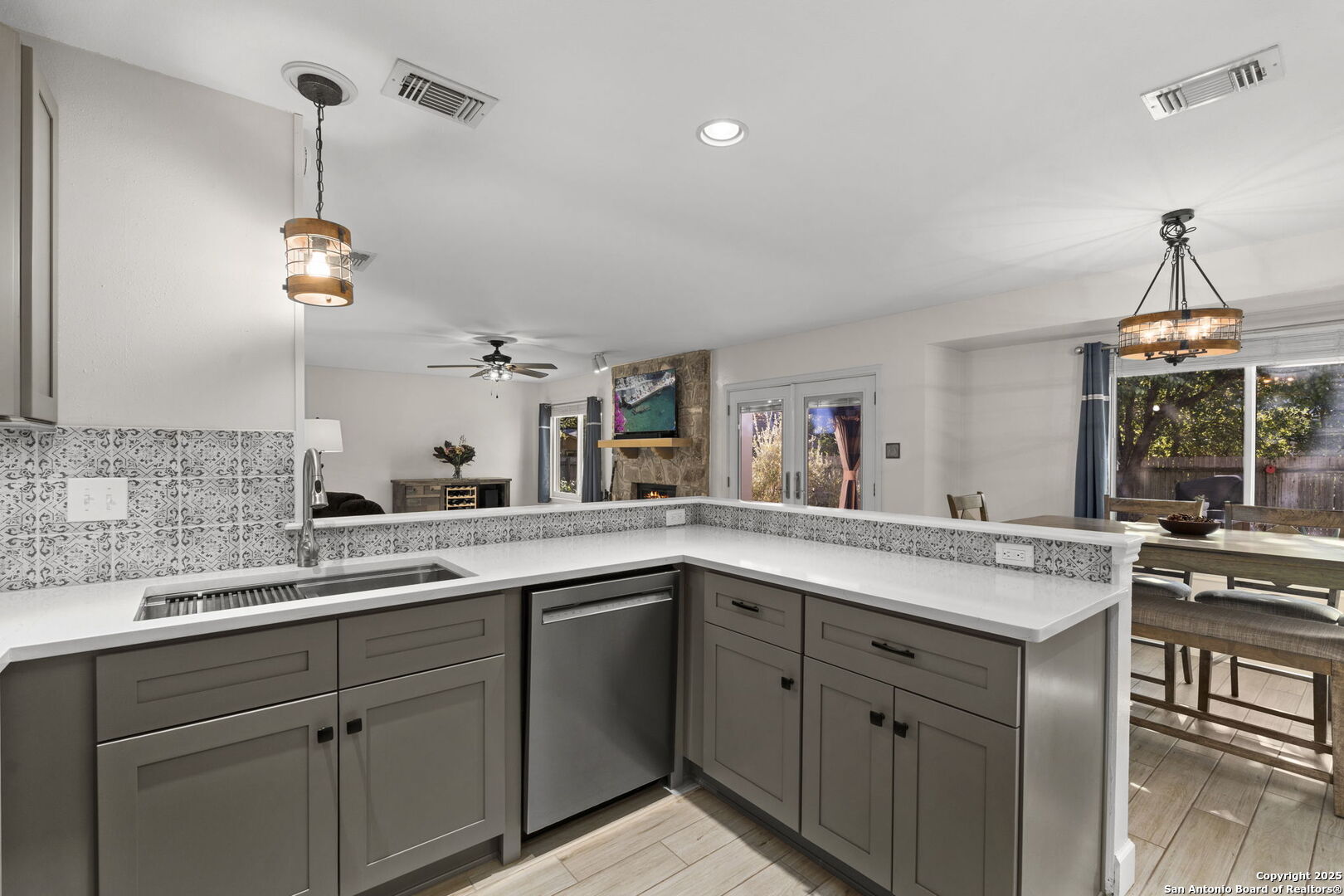 13735 Forest Rock