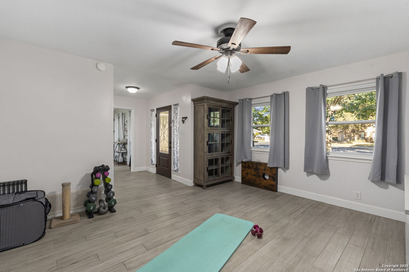 13735 Forest Rock