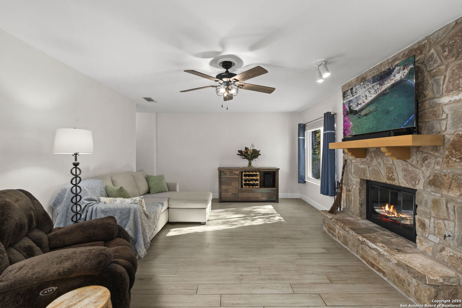 13735 Forest Rock