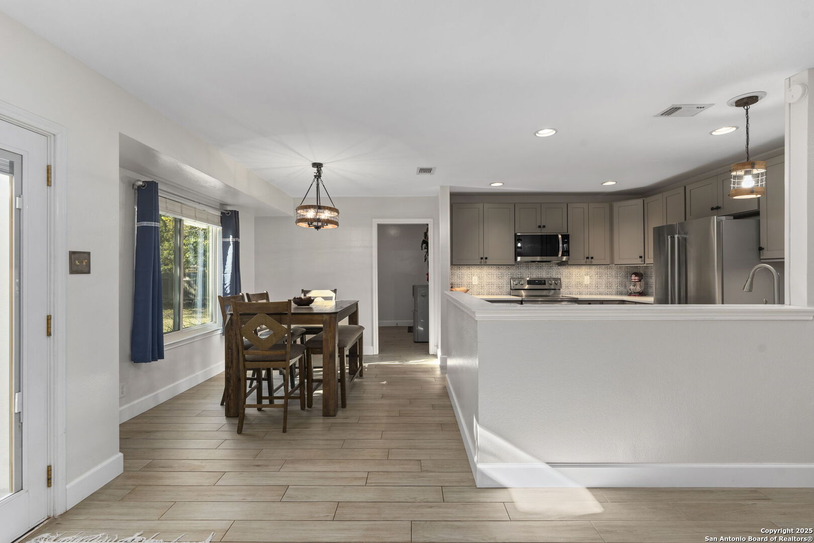 13735 Forest Rock