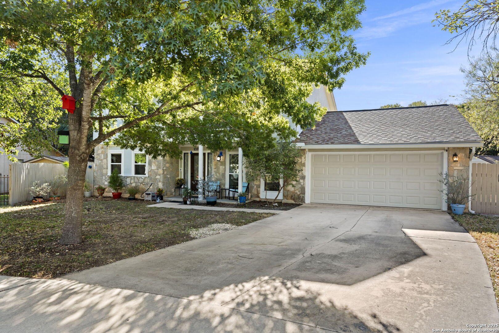13735 Forest Rock