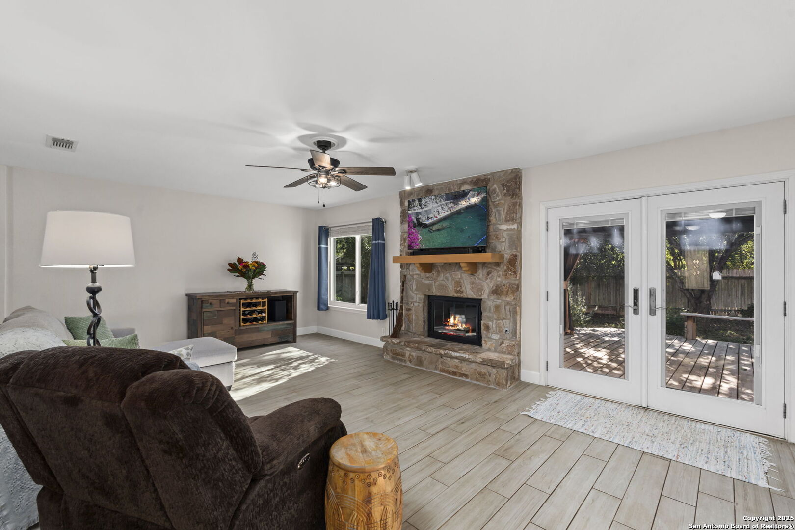 13735 Forest Rock
