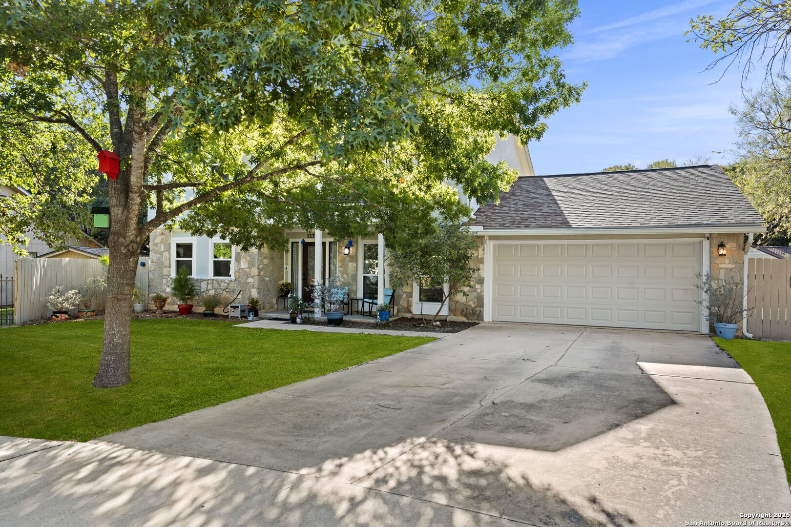 13735 Forest Rock