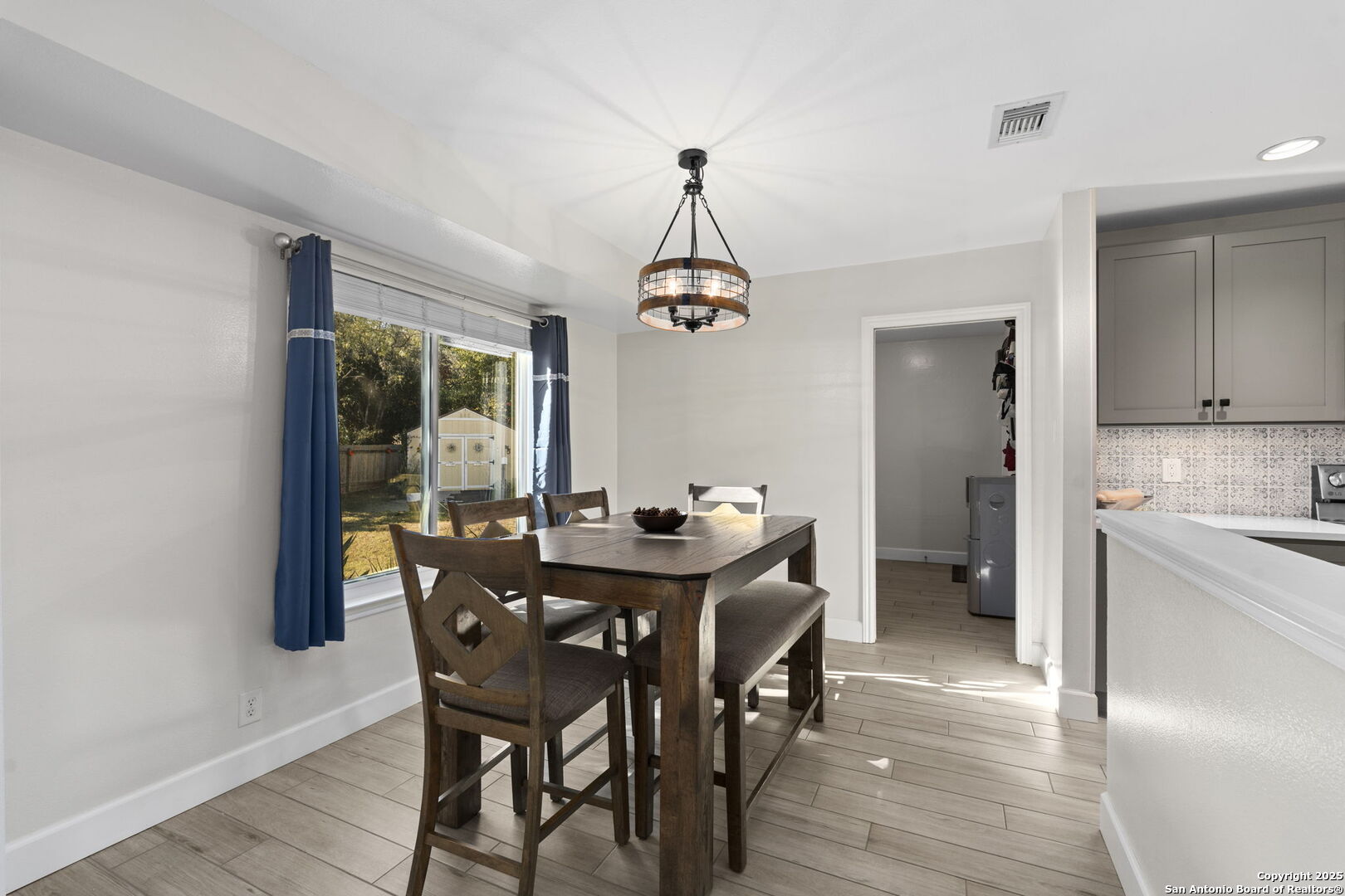13735 Forest Rock