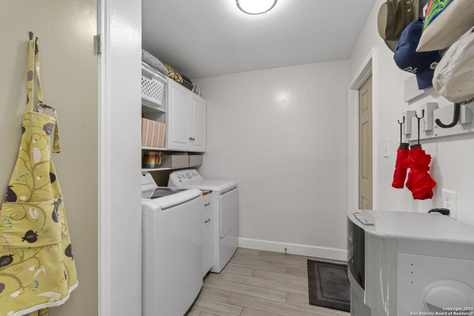 13735 Forest Rock