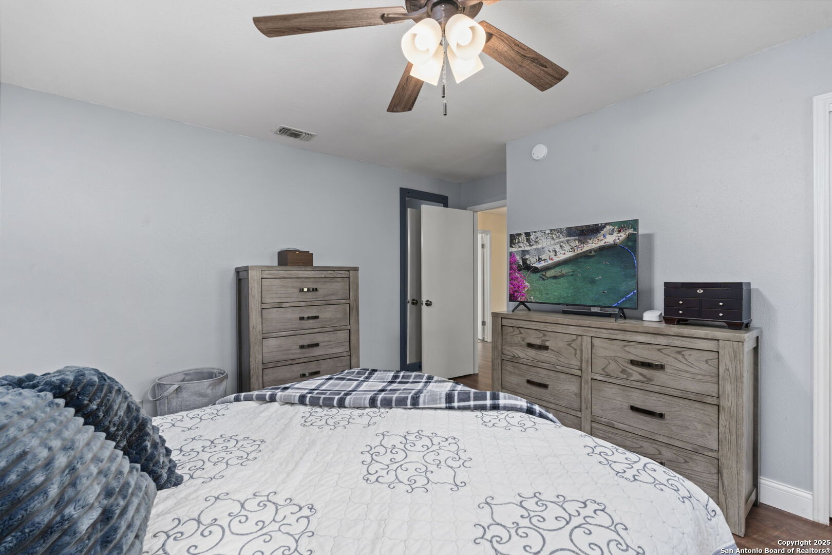 13735 Forest Rock