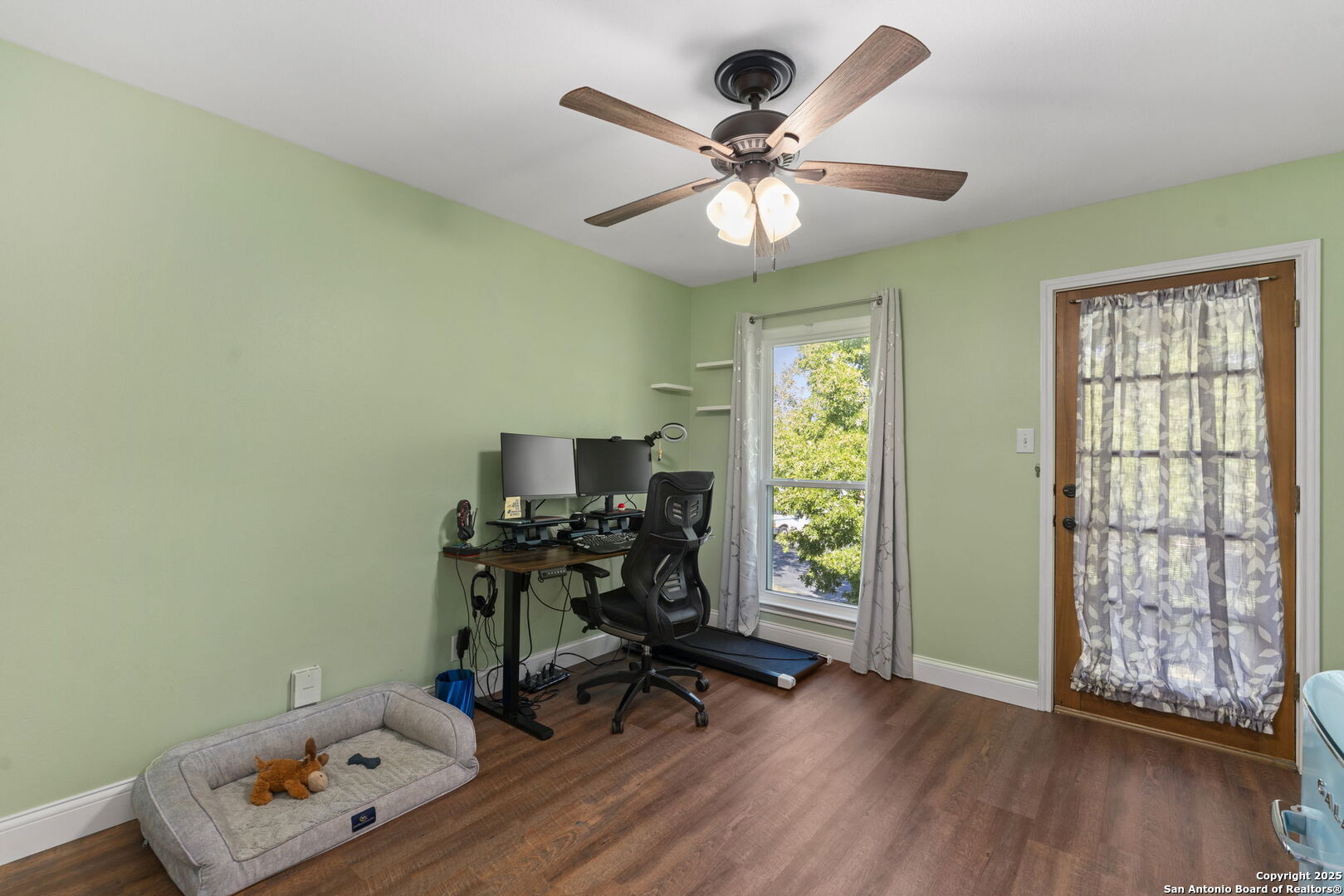 13735 Forest Rock